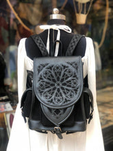 Load image into Gallery viewer, Mochila de catedral con rosetón bordado