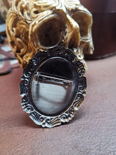 Cargar imagen en el visor de la galería, Broches con camafeos variados