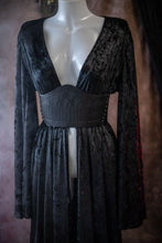 Cargar imagen en el visor de la galería, Corset de cuero de catedral vampirecore