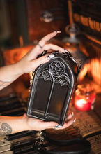 Laden Sie das Bild in den Galerie-Viewer, Pre-order Bolso de cuero de catedral vampirecore