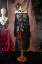 Laden Sie das Bild in den Galerie-Viewer, Pre-order Bolso de cuero de catedral vampirecore