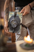 Laden Sie das Bild in den Galerie-Viewer, Portalibros de cuero steampunk