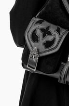 Cargar imagen en el visor de la galería, Mochila de catedral con arcos góticos bordados
