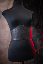 Cargar imagen en el visor de la galería, Corset de cuero de catedral vampirecore