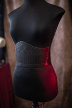 Cargar imagen en el visor de la galería, Corset de cuero de catedral vampirecore