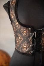 Cargar imagen en el visor de la galería, Corpiño esteampunk con damasquinado y craneos