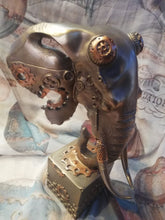 Cargar imagen en el visor de la galería, Busto de elefante steampunk