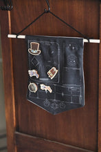 Laden Sie das Bild in den Galerie-Viewer, Set de pins artificiero / steampunk