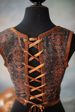 Cargar imagen en el visor de la galería, Corpiño steampunk damasquinado