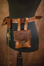 Load image into Gallery viewer, Bolsito de cinturón de cuero steampunk