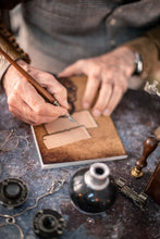 Load image into Gallery viewer, Libreta Steampunk con reloj y carteles