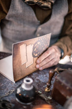 Load image into Gallery viewer, Libreta Steampunk con reloj y carteles