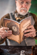 Load image into Gallery viewer, Libreta Steampunk con reloj y carteles