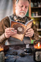 Load image into Gallery viewer, Libreta Steampunk con reloj y carteles