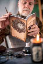 Load image into Gallery viewer, Libreta Steampunk con reloj y carteles
