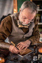 Load image into Gallery viewer, Libreta Steampunk con reloj y carteles