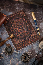Load image into Gallery viewer, Libreta Steampunk con corazón mecánico