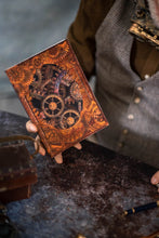 Load image into Gallery viewer, Libreta Steampunk con engranajes mecánicos