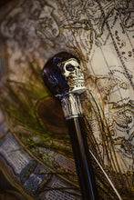 Load image into Gallery viewer, Bastón calavera con casco y goggles