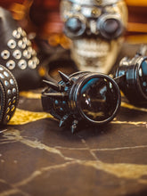 Load image into Gallery viewer, Goggles negras con puas