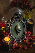 Load image into Gallery viewer, Marco estilo barroco con calavera