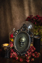 Load image into Gallery viewer, Marco estilo barroco con calavera