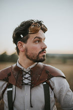 Cargar imagen en el visor de la galería, Gorjal de cuero steampunk