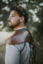 Cargar imagen en el visor de la galería, Gorjal de cuero steampunk