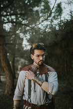 Cargar imagen en el visor de la galería, Gorjal de cuero steampunk