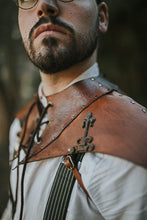 Cargar imagen en el visor de la galería, Gorjal de cuero steampunk