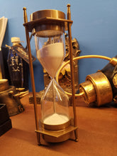 Laden Sie das Bild in den Galerie-Viewer, Reloj de arena blanca con brújulas