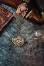 Cargar imagen en el visor de la galería, Broche "Time Traveler"