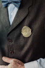 Cargar imagen en el visor de la galería, Broche "Time Traveler"