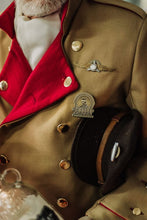 Cargar imagen en el visor de la galería, Broche "League of seriously elegant Gentlemen"