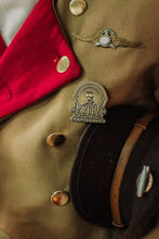 Cargar imagen en el visor de la galería, Broche "League of seriously elegant Gentlemen"