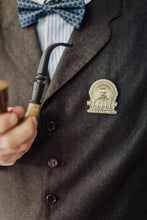 Cargar imagen en el visor de la galería, Broche "League of seriously elegant Gentlemen"