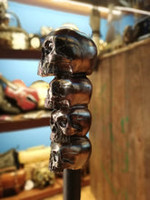 Load image into Gallery viewer, Bastón con calaveras