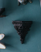 Load image into Gallery viewer, Soporte de pared tipo ménsula gótica en negro