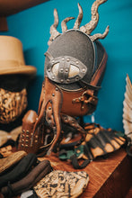 Cargar imagen en el visor de la galería, Parche para el ojo steampunk dieselpunk post-apocalíptico de cuero
