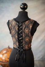 Cargar imagen en el visor de la galería, Corpiño esteampunk con damasquinado y craneos