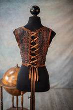 Cargar imagen en el visor de la galería, Corpiño steampunk damasquinado