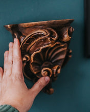 Load image into Gallery viewer, Soporte de pared tipo ménsula con concha