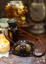 Cargar imagen en el visor de la galería, Parche para el ojo steampunk dieselpunk post-apocalíptico de cuero