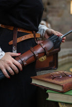 Laden Sie das Bild in den Galerie-Viewer, Victorian Gothic Steampunk Leder Regenschirmhalter für Zauberer und Hexen