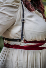 Laden Sie das Bild in den Galerie-Viewer, Burgunder Samt und Ledergeschirr Steampunk-Stil
