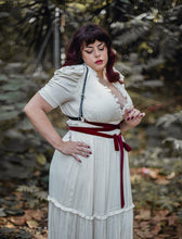 Laden Sie das Bild in den Galerie-Viewer, Burgunder Samt und Ledergeschirr Steampunk-Stil