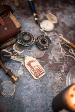 Cargar imagen en el visor de la galería, Llavero steampunk con maquina de vapor