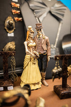 Laden Sie das Bild in den Galerie-Viewer, Steampunk Hochzeitsfigur