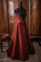 Cargar imagen en el visor de la galería, Falda victoriana terciopelo rojo