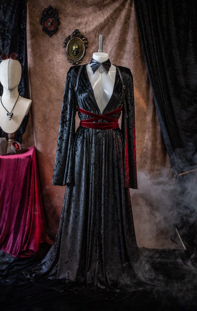 Sobrevestido de terciopelo negro vampirecore